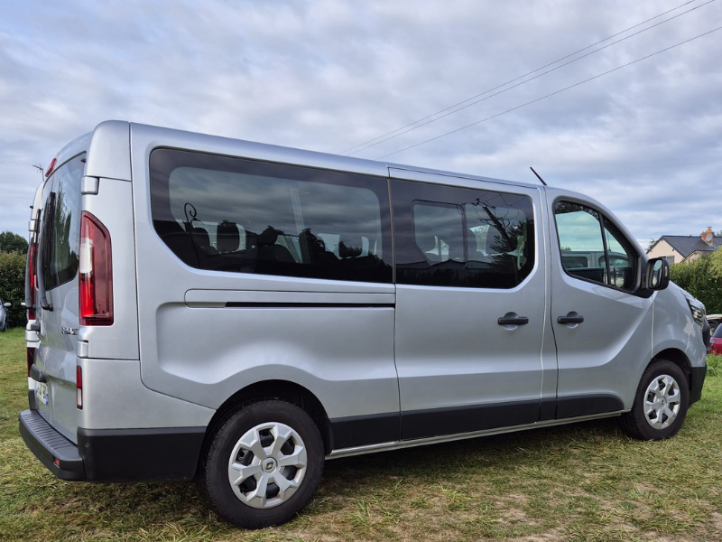 trafic gris claire côté