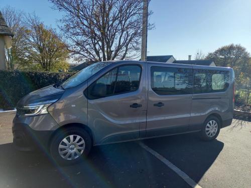 louez une voiture 9 places proximité angers