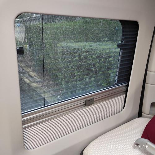 23-Moustiquaire-ou-Store