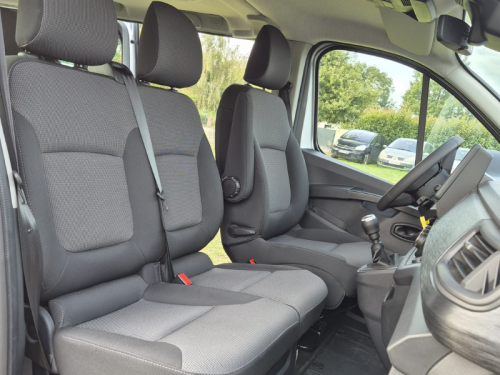 traffic-gris-claire-volant